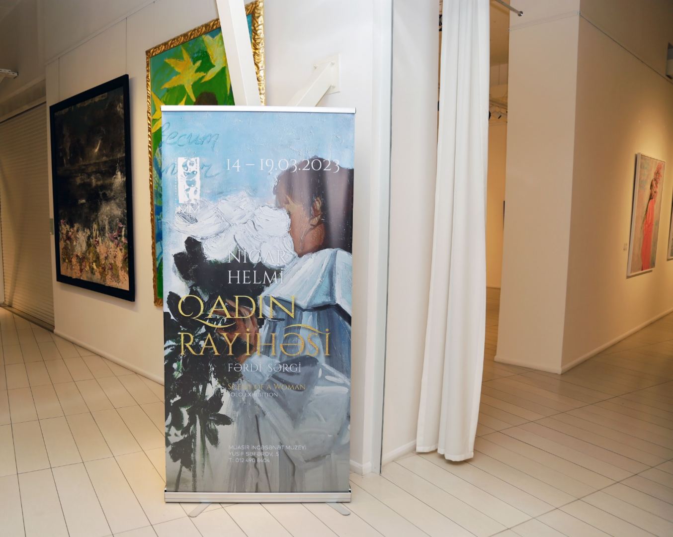 В работах Нигяр Хельми вы не увидите лиц женщин - зрители сами "рисуют" их в воображении (ФОТО)