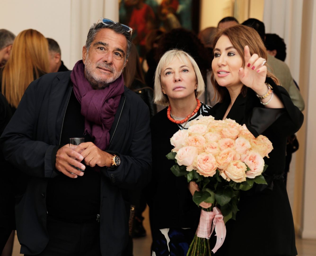 В работах Нигяр Хельми вы не увидите лиц женщин - зрители сами "рисуют" их в воображении (ФОТО)