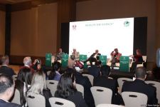 На международной конференции по исламофобии обсуждены конспирологические теории о мусульманах (ФОТО)