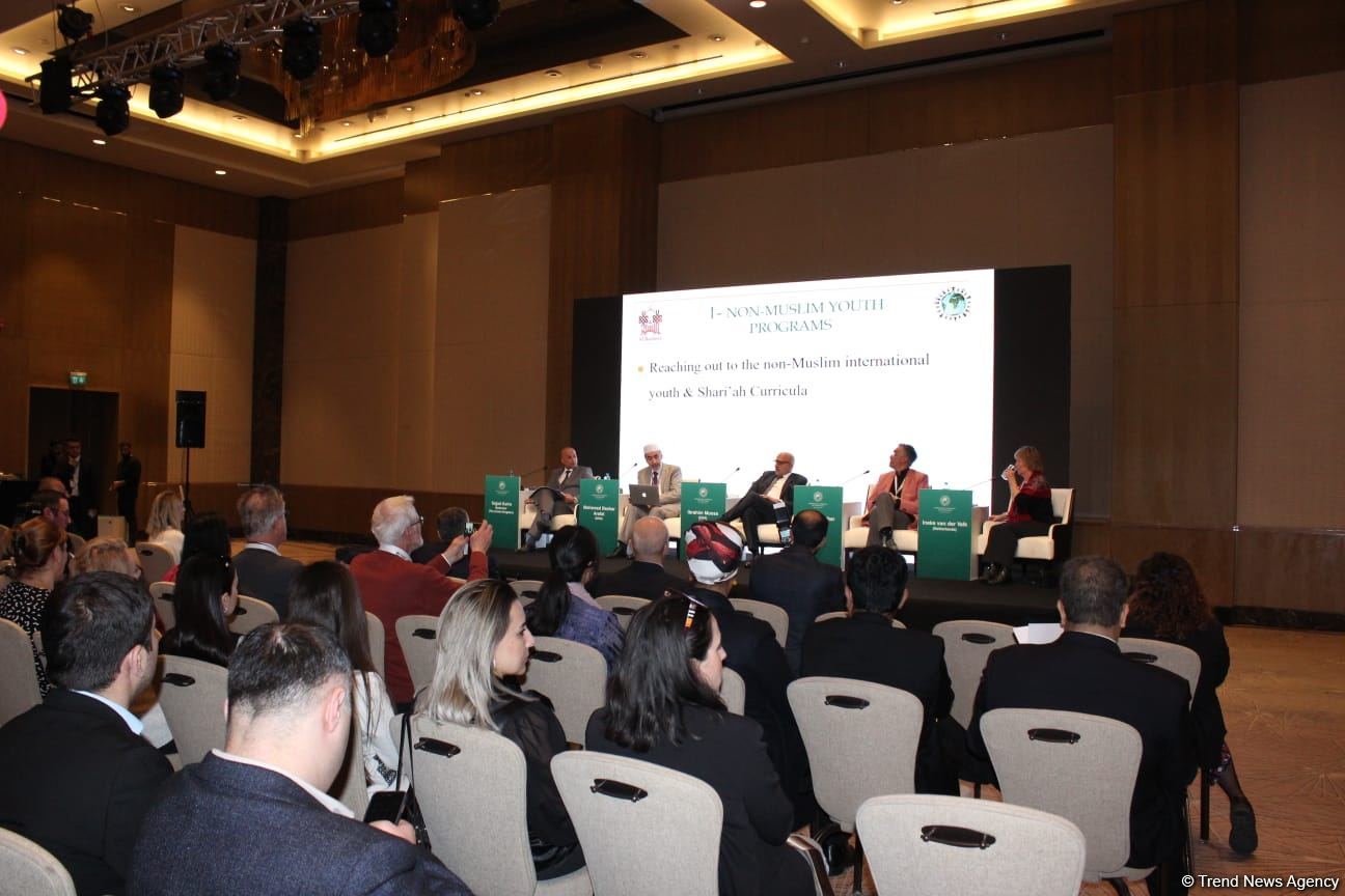 На международной конференции по исламофобии обсуждены конспирологические теории о мусульманах (ФОТО)