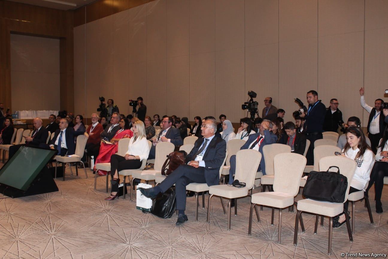 На международной конференции по исламофобии обсуждены конспирологические теории о мусульманах (ФОТО)