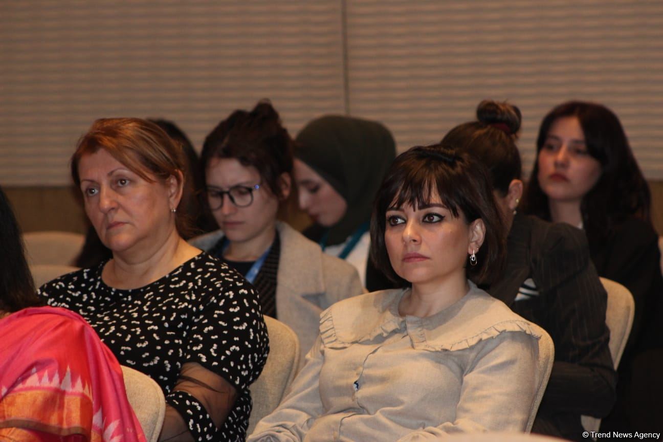 На международной конференции по исламофобии обсуждены конспирологические теории о мусульманах (ФОТО)