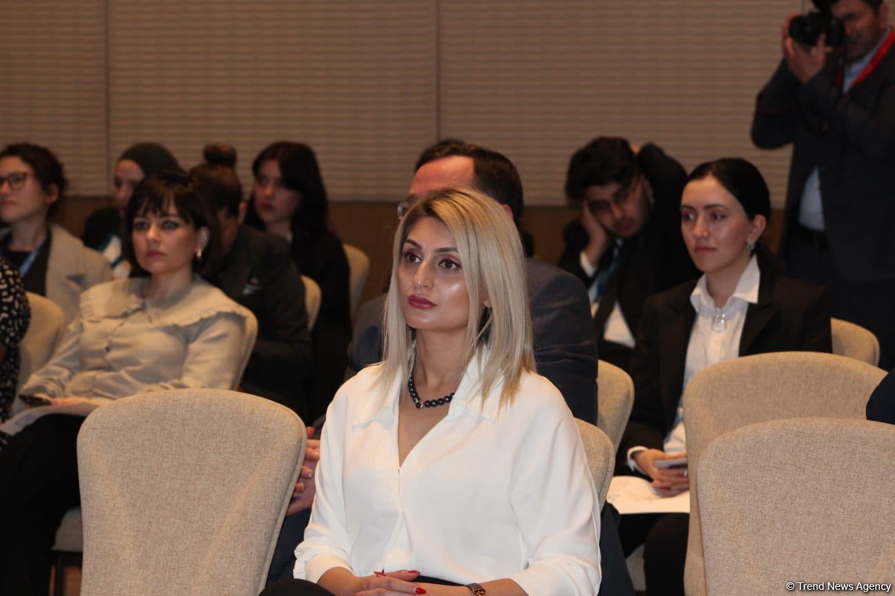 На международной конференции по исламофобии обсуждены конспирологические теории о мусульманах (ФОТО)