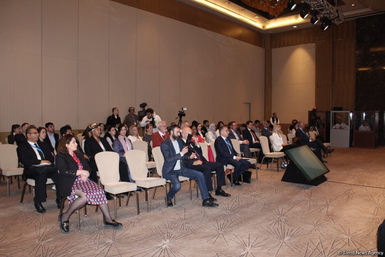 На международной конференции по исламофобии обсуждены конспирологические теории о мусульманах (ФОТО)