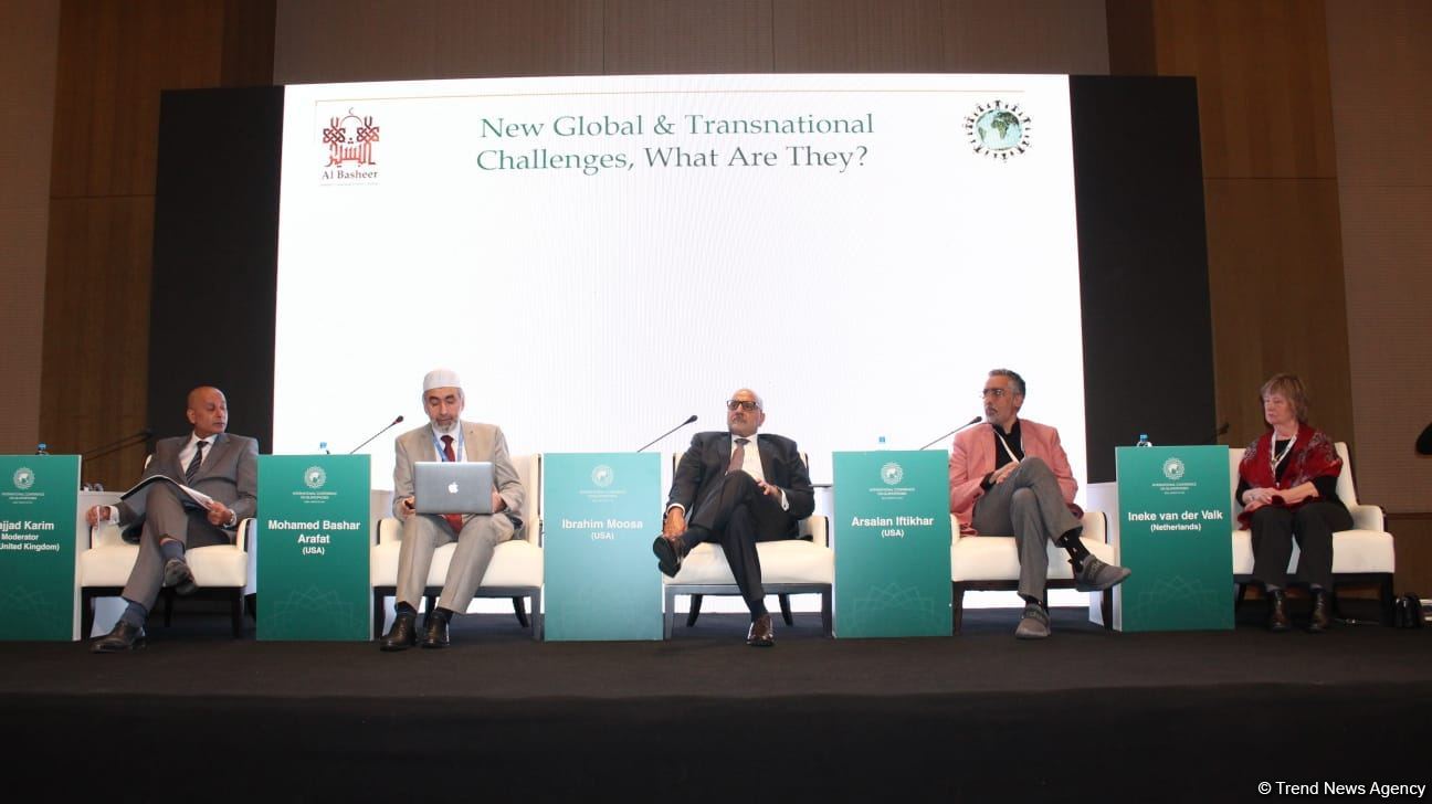 На международной конференции по исламофобии обсуждены конспирологические теории о мусульманах (ФОТО)