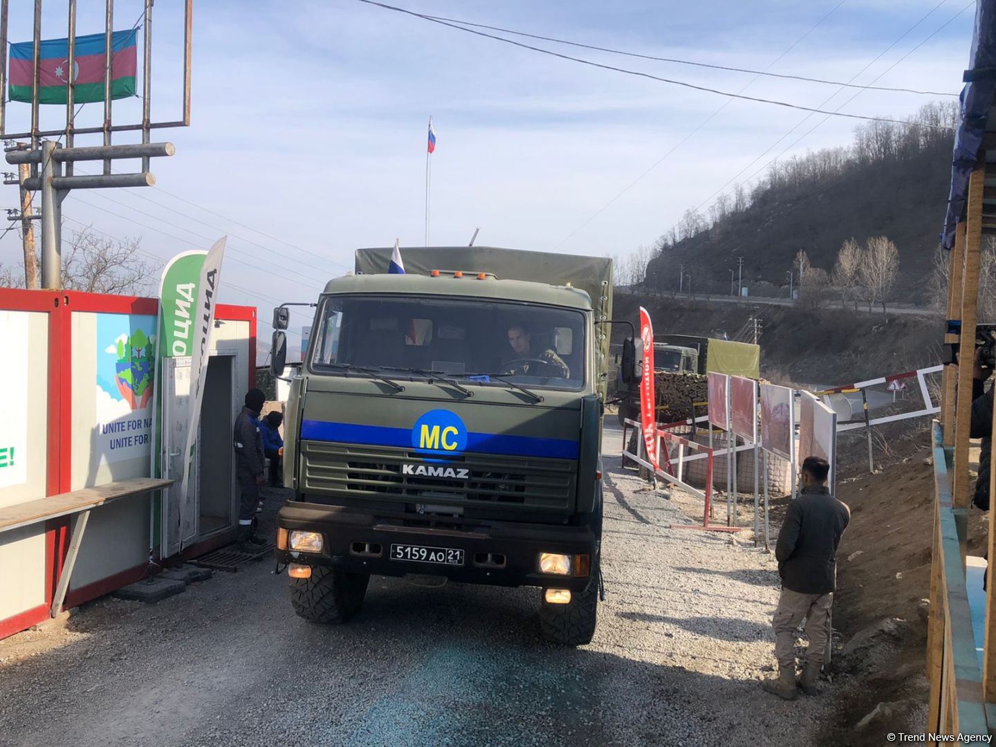 По Лачинской дороге беспрепятственно проехала автоколонна миротворцев (ФОТО)