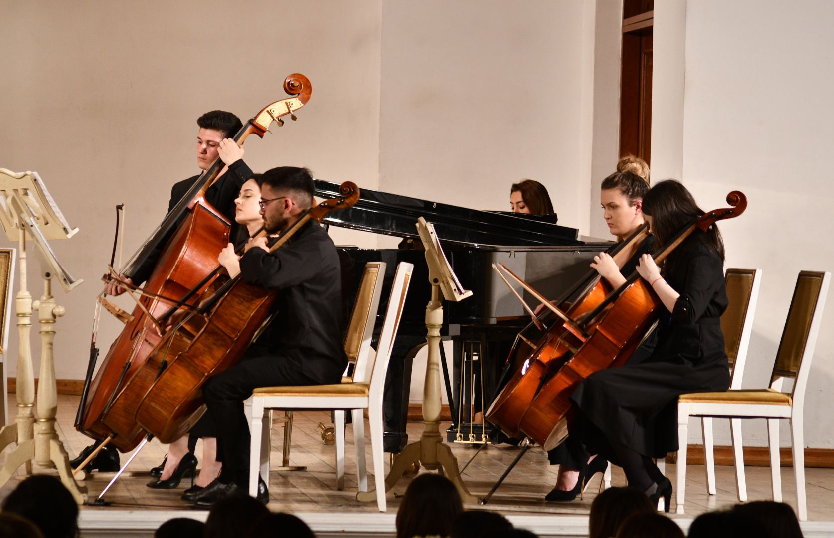 Музыка, которая завораживает - концерт в филармонии в Баку (ФОТО)