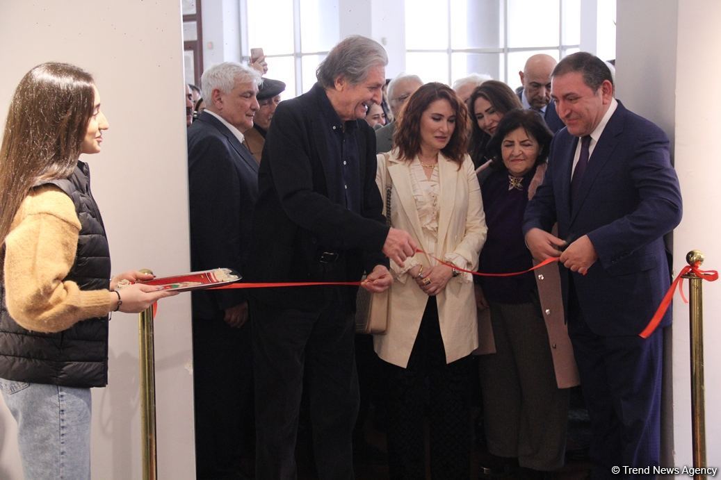 В Баку открылась выставка картин дипломата Турала Рзаева – от хобби до четырех времен года (ФОТО)