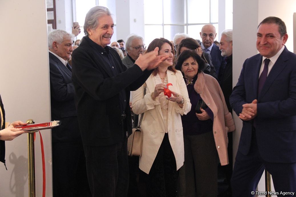 В Баку открылась выставка картин дипломата Турала Рзаева – от хобби до четырех времен года (ФОТО)