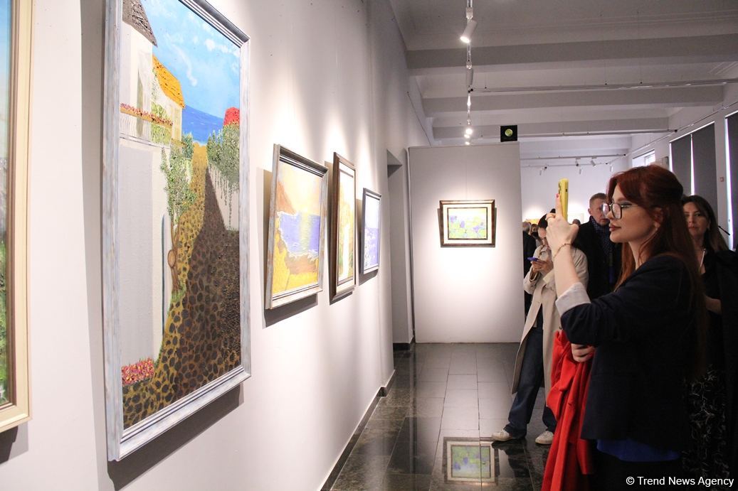 В Баку открылась выставка картин дипломата Турала Рзаева – от хобби до четырех времен года (ФОТО)