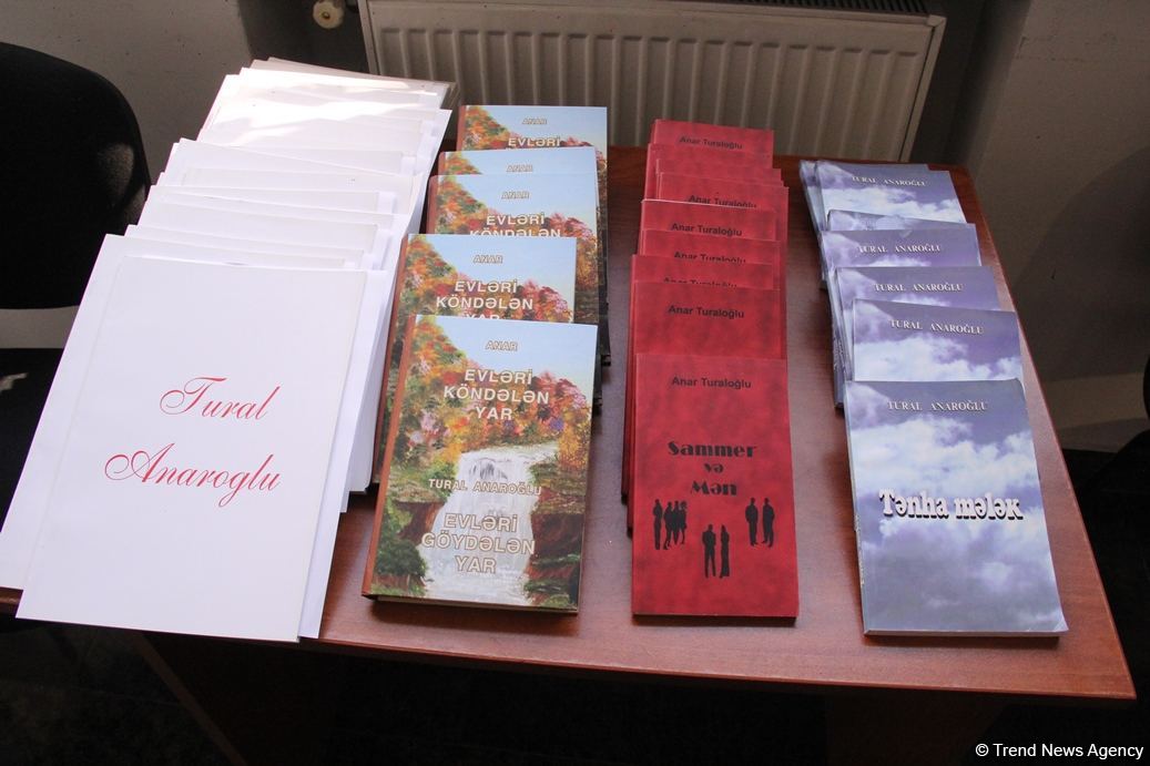 В Баку открылась выставка картин дипломата Турала Рзаева – от хобби до четырех времен года (ФОТО)