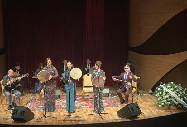 Юбилей Арифа Бабаева отметили на сцене Международного центра мугама (ФОТО)