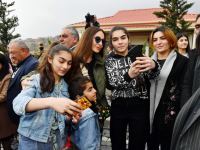 Искренняя встреча Президента Ильхама Алиева и Первой леди Мехрибан Алиевой с жителями села Талыш (ФОТО)