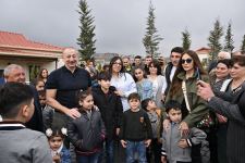 Искренняя встреча Президента Ильхама Алиева и Первой леди Мехрибан Алиевой с жителями села Талыш (ФОТО)