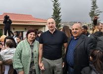 Искренняя встреча Президента Ильхама Алиева и Первой леди Мехрибан Алиевой с жителями села Талыш (ФОТО)