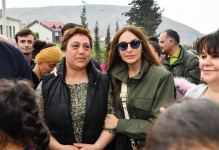 Искренняя встреча Президента Ильхама Алиева и Первой леди Мехрибан Алиевой с жителями села Талыш (ФОТО)