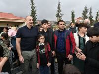 Искренняя встреча Президента Ильхама Алиева и Первой леди Мехрибан Алиевой с жителями села Талыш (ФОТО)