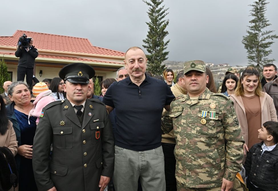 Искренняя встреча Президента Ильхама Алиева и Первой леди Мехрибан Алиевой с жителями села Талыш (ФОТО)