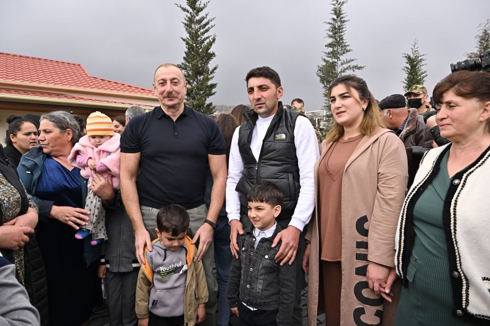 Искренняя встреча Президента Ильхама Алиева и Первой леди Мехрибан Алиевой с жителями села Талыш (ФОТО)