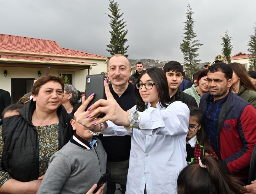 Искренняя встреча Президента Ильхама Алиева и Первой леди Мехрибан Алиевой с жителями села Талыш (ФОТО)