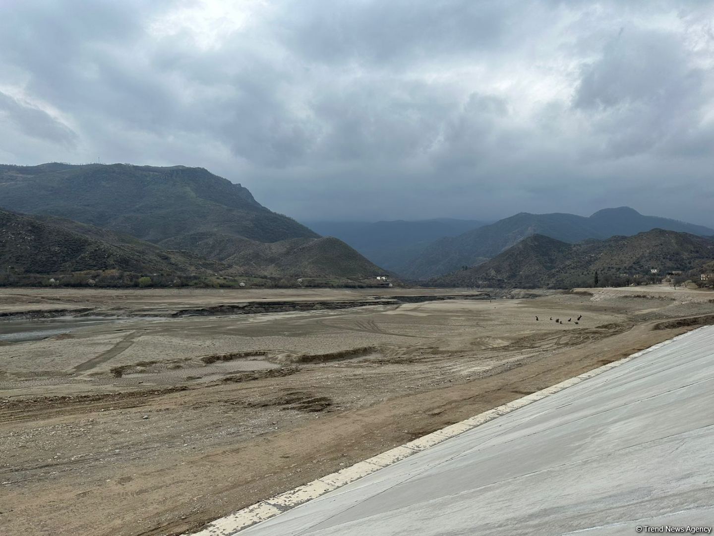 Вдоль водохранилища Суговушан строятся туристические объекты (ФОТО)
