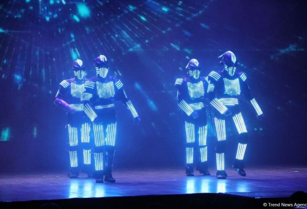 В Баку представлено световое интерактивное мега-шоу "Приключения" (ФОТО)