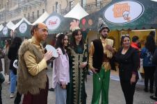 Жители Баку отмечают праздник Новруз - Фоторепортаж