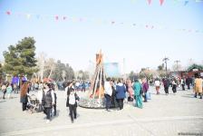 Жители Баку отмечают праздник Новруз - Фоторепортаж