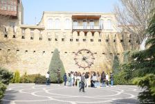 Жители Баку отмечают праздник Новруз - Фоторепортаж