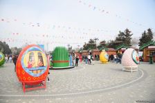 Жители Баку отмечают праздник Новруз - Фоторепортаж