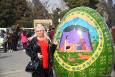 Жители Баку отмечают праздник Новруз - Фоторепортаж