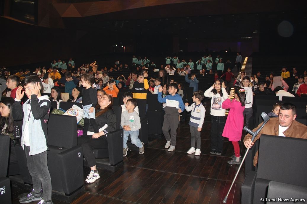 В Баку представлено световое интерактивное мега-шоу "Приключения" (ФОТО)