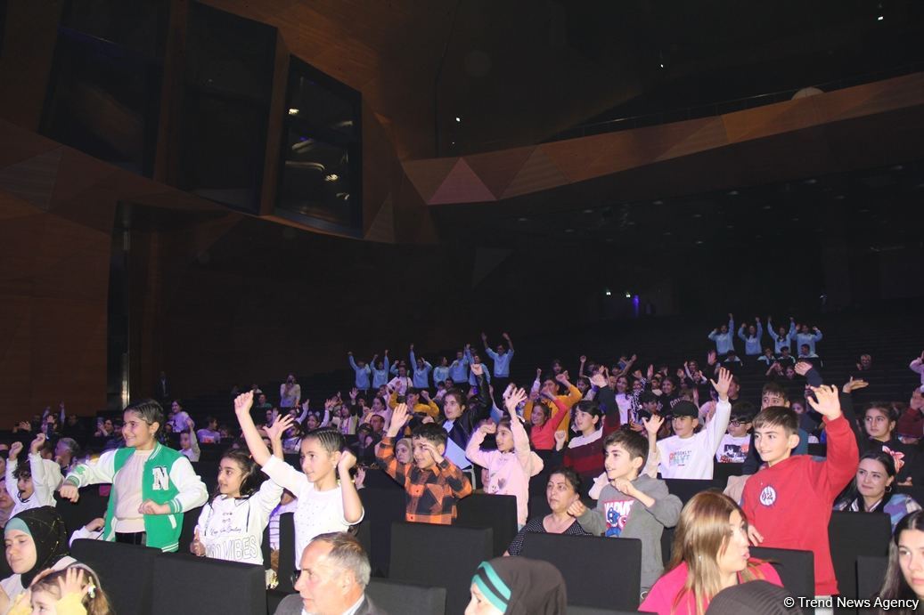 В Баку представлено световое интерактивное мега-шоу "Приключения" (ФОТО)