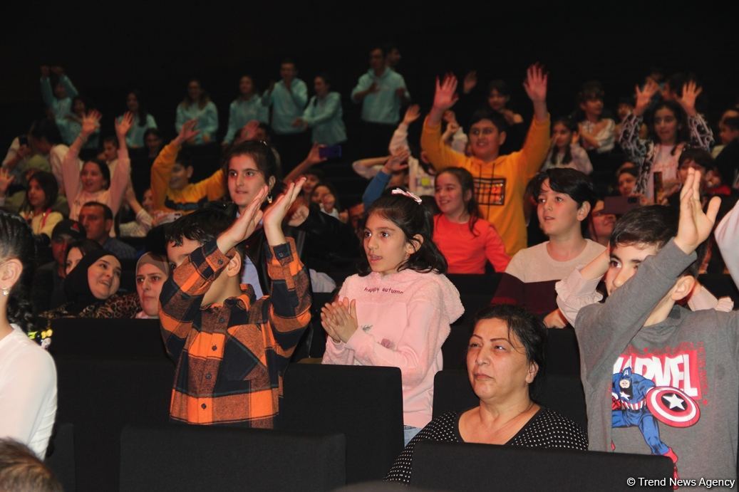 В Баку представлено световое интерактивное мега-шоу "Приключения" (ФОТО)