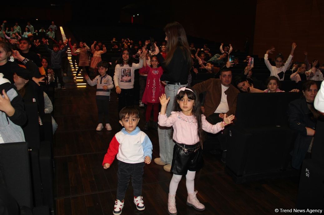 В Баку представлено световое интерактивное мега-шоу "Приключения" (ФОТО)