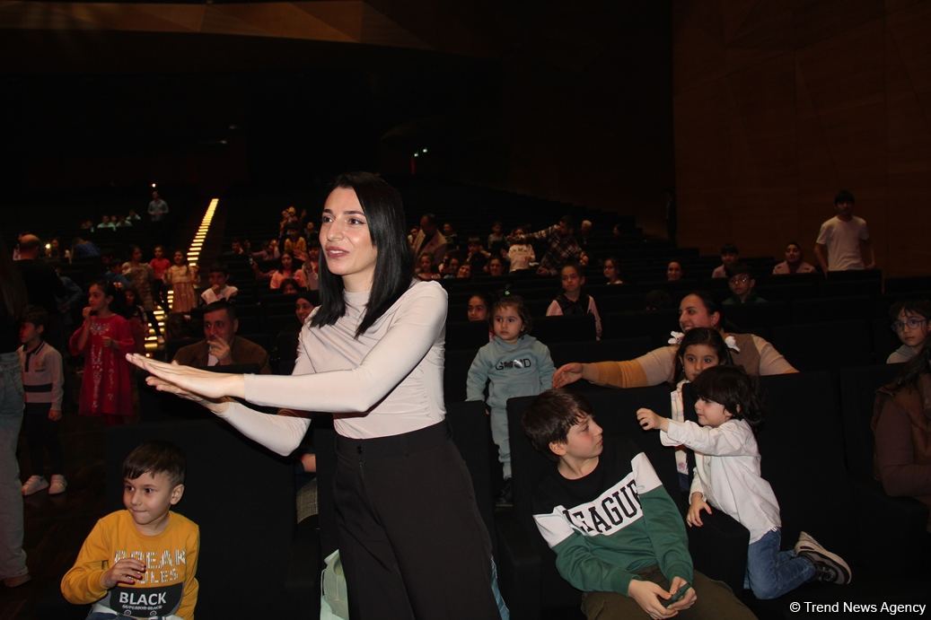 В Баку представлено световое интерактивное мега-шоу "Приключения" (ФОТО)