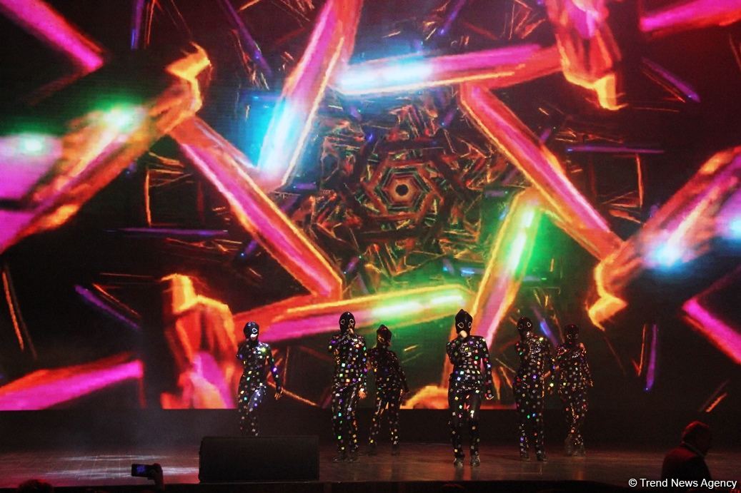 В Баку представлено световое интерактивное мега-шоу "Приключения" (ФОТО)