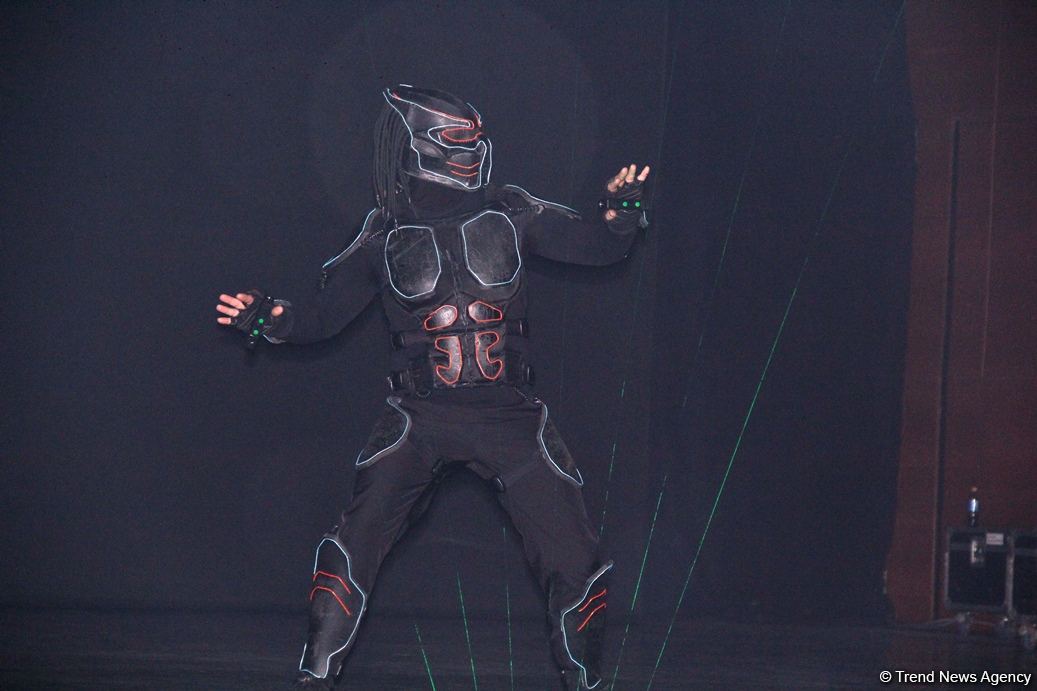 В Баку представлено световое интерактивное мега-шоу "Приключения" (ФОТО)