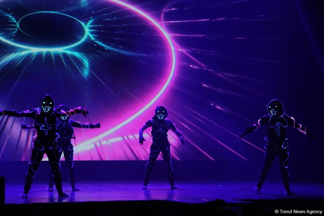 В Баку представлено световое интерактивное мега-шоу "Приключения" (ФОТО)