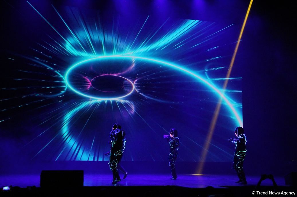 В Баку представлено световое интерактивное мега-шоу "Приключения" (ФОТО)