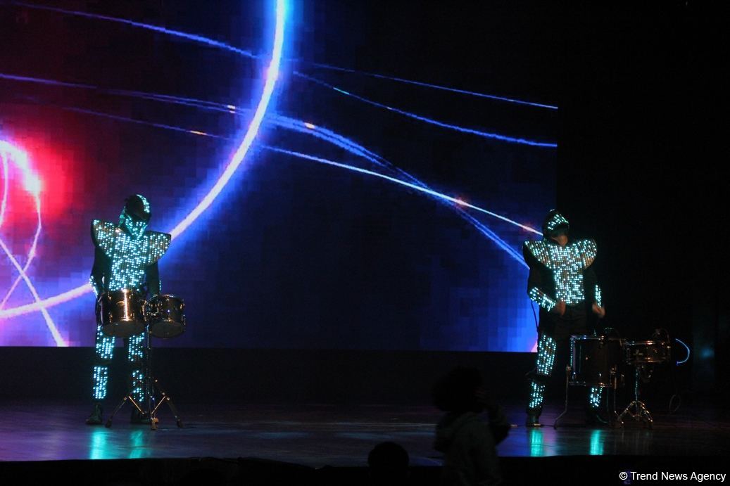 В Баку представлено световое интерактивное мега-шоу "Приключения" (ФОТО)