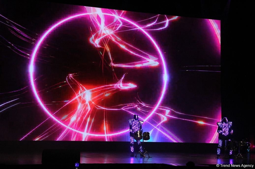 В Баку представлено световое интерактивное мега-шоу "Приключения" (ФОТО)