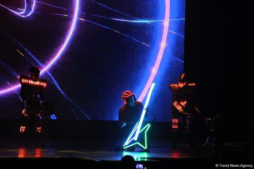 В Баку представлено световое интерактивное мега-шоу "Приключения" (ФОТО)