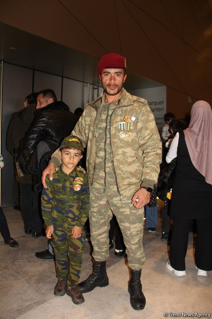 В Баку представлено световое интерактивное мега-шоу "Приключения" (ФОТО)