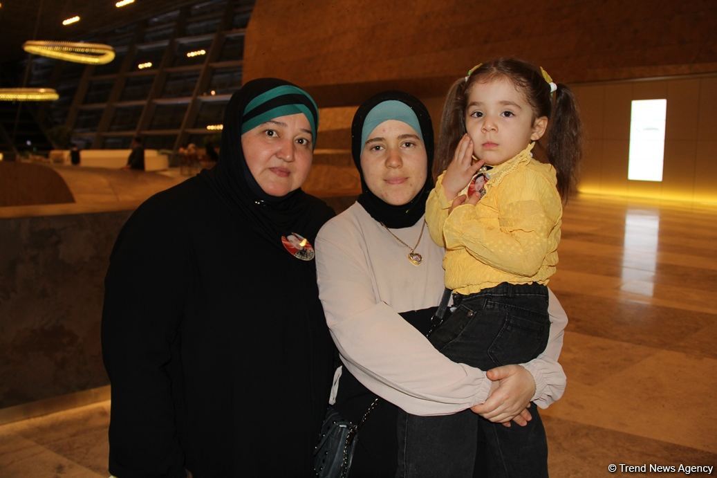 В Баку представлено световое интерактивное мега-шоу "Приключения" (ФОТО)