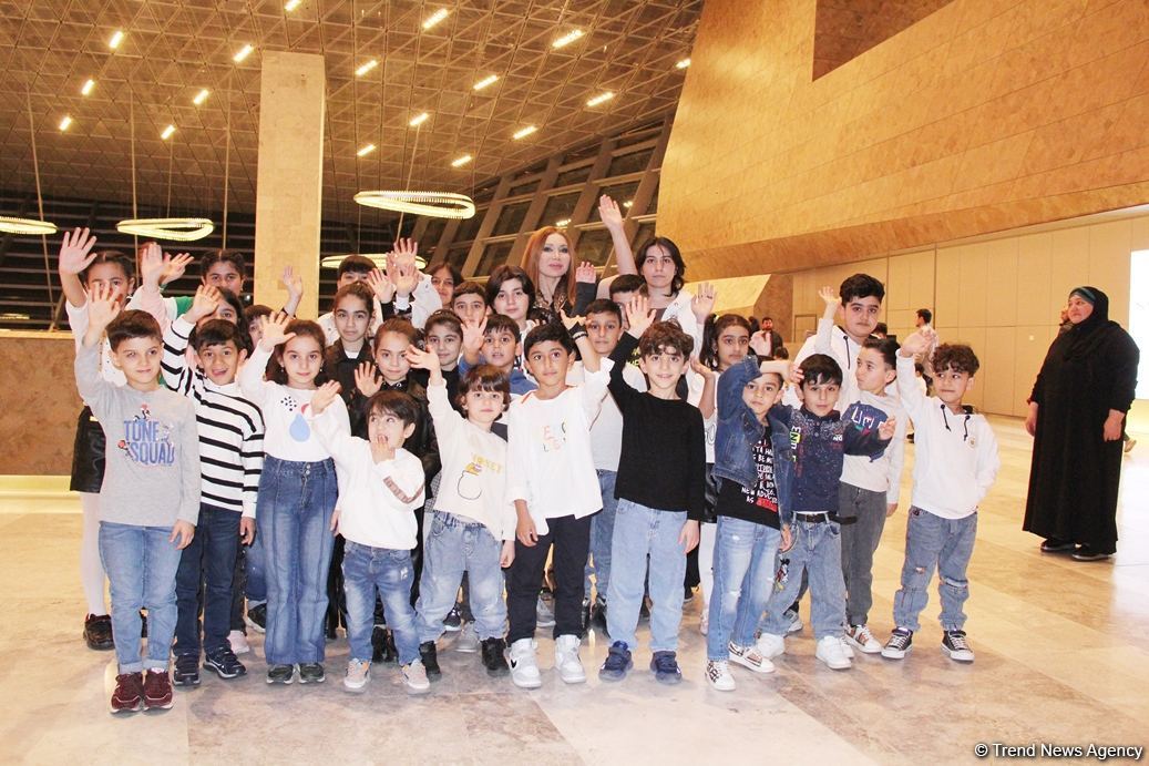 В Баку представлено световое интерактивное мега-шоу "Приключения" (ФОТО)