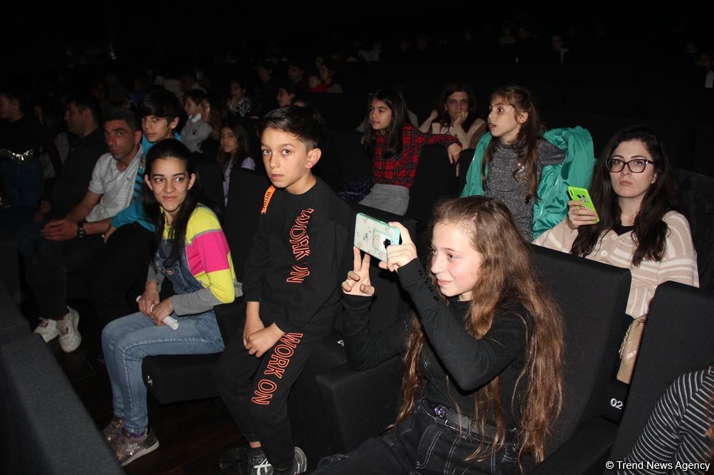 В Баку представлено световое интерактивное мега-шоу "Приключения" (ФОТО)