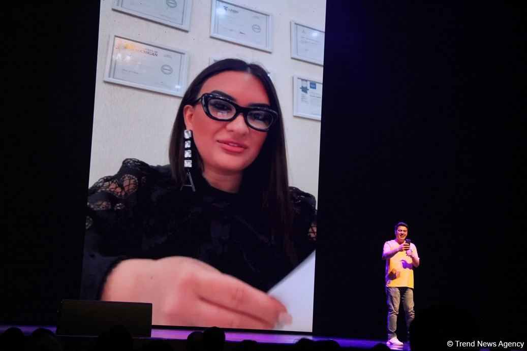 В Баку представлено световое интерактивное мега-шоу "Приключения" (ФОТО)