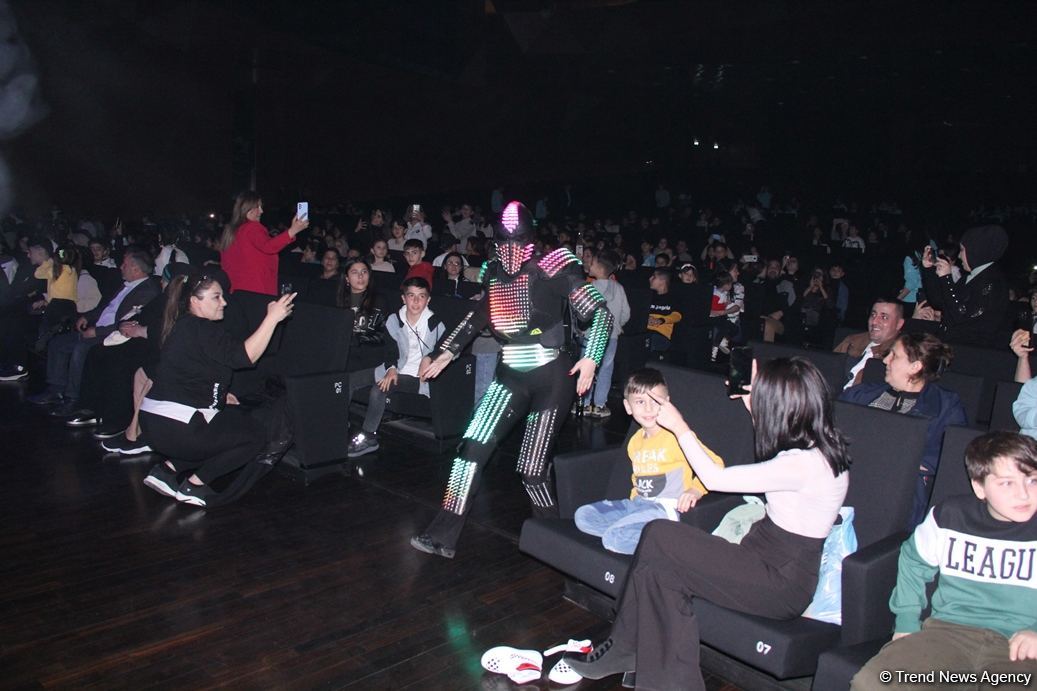 В Баку представлено световое интерактивное мега-шоу "Приключения" (ФОТО)