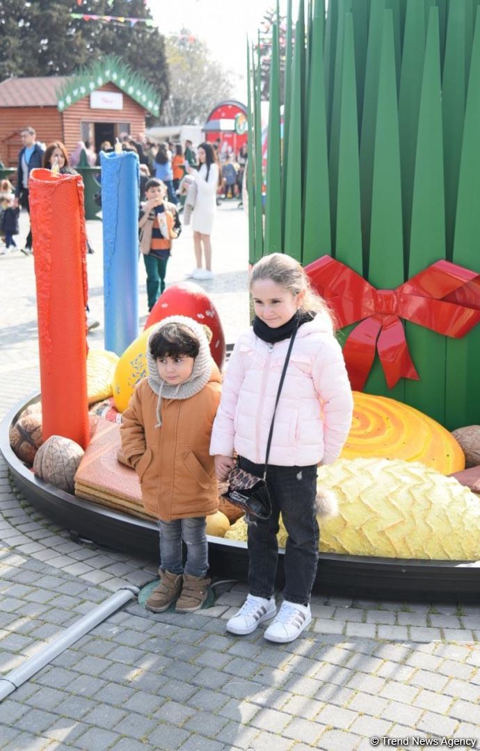 Жители Баку отмечают праздник Новруз - Фоторепортаж